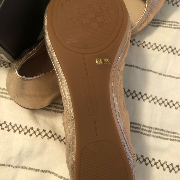 Vince Camuto Ellen Flats NEW size 6.5 rose gold - Picture 2 of 6